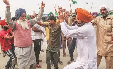 Govt should bring bill for providing legal guarantee for MSP: Manoj Jha Farmers Celebrate, Ghazipur