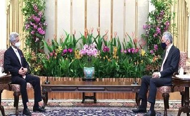 Jaishankar meets Singapore PM, top ministers to bolster bilateral ties S Jaishankar with Singapore PM Lee Hsien Loong