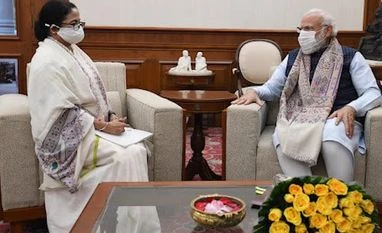 Mamata inviting PM to business meet triggers war of words between TMC, Cong mamata banejee, PM Modi