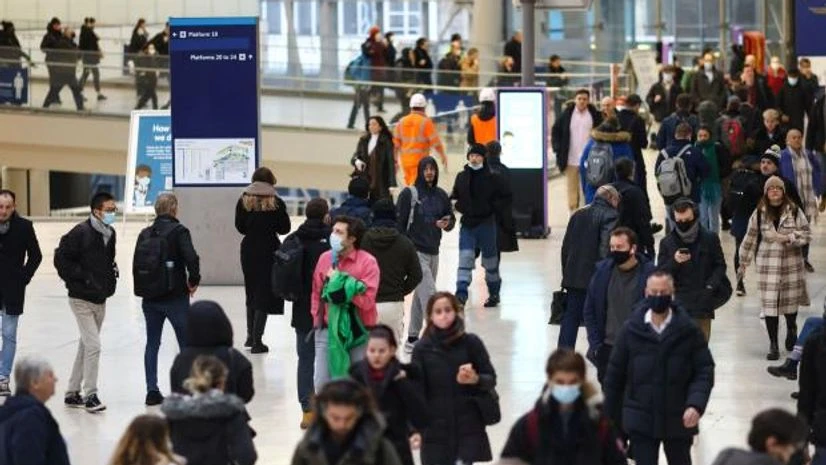 london Commuters walk at the Waterloo station during a tube strike, in London (Photo: Reuters)
