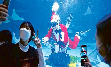 Can reduce gathering size, restore business curfews: S Korea PM on Covid Omicron, New Variant, South Korea