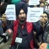 Navjot Sidhu joins protesting teachers outside Delhi CM Kejriwal's home