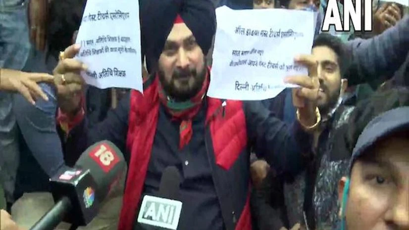 Navjot Singh Sidhu Navjot Sidhu joins protesting teachers outside Delhi CM Kejriwal's home