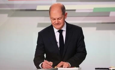 Putin, Scholz discuss European security, Ukrainian situation over phone Scholz