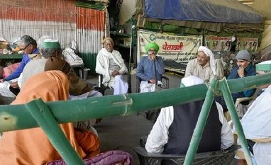 Farmers suspend agitation, to start vacating Delhi border from Dec 11 Farmers at the Ghazipur border