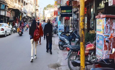 Delhi detects 4 more cases of Omicron variant, tally rises to 6: Minister Paharganj, Delhi, Market, Covid