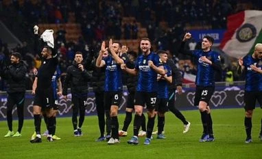 Inter Milan gives sign of intent with 4-0 win to go top of Serie A Inter Milan