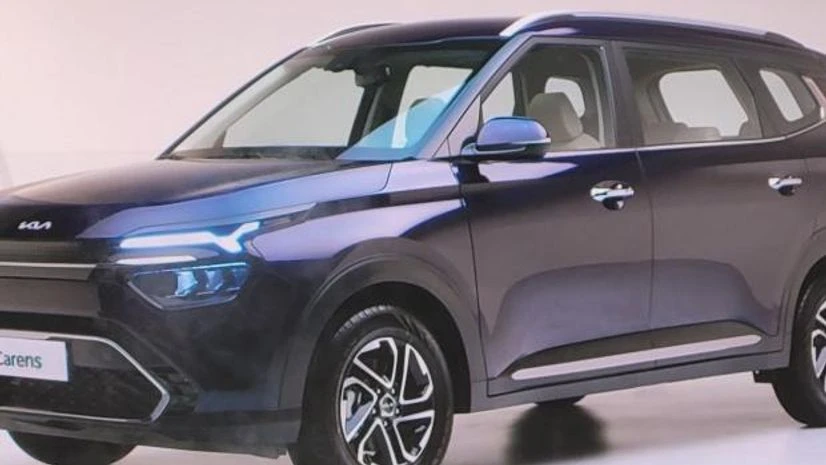 Kia Carens Kia unveils all-new 'Carens', launch in first quarter of next year