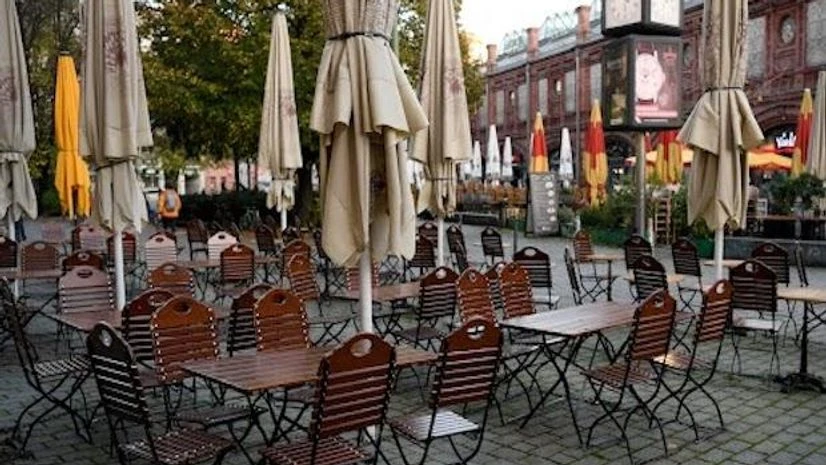 Empty chairs and tables are pictured in Berlin (Photo: Reuters) Empty chairs and tables are pictured in Berlin (Photo: Reuters)