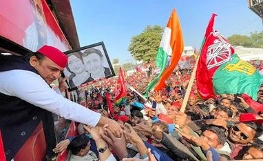 UP polls: Top cop suspended for negligence over SP rally, FIR lodged Samajwadi Party President Akhilesh Yadav during his Vijay Rath Yatra in Raebareli (Photo: PTI)