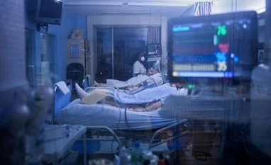 Omicron likely plateaued in UK, but 15% cases reinfections: Scientist Omicron, hospital