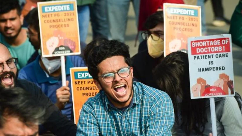 doctors protest delhi hospitals Doctors stage a protest outside Maulana Azad Medical College over postponement of National Eligibility Entrance Test postgraduate (NEET PG) counselling 2021, in New Delhi (Photo: PTI)