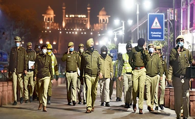 Weekend curfew starts in Delhi, non-essential activities on hold for 55 hrs Delhi Police, Night Curfew, Omicron