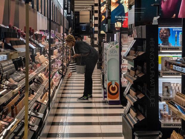 US employment growth misses expectations; unemployment rate falls to 3.9%