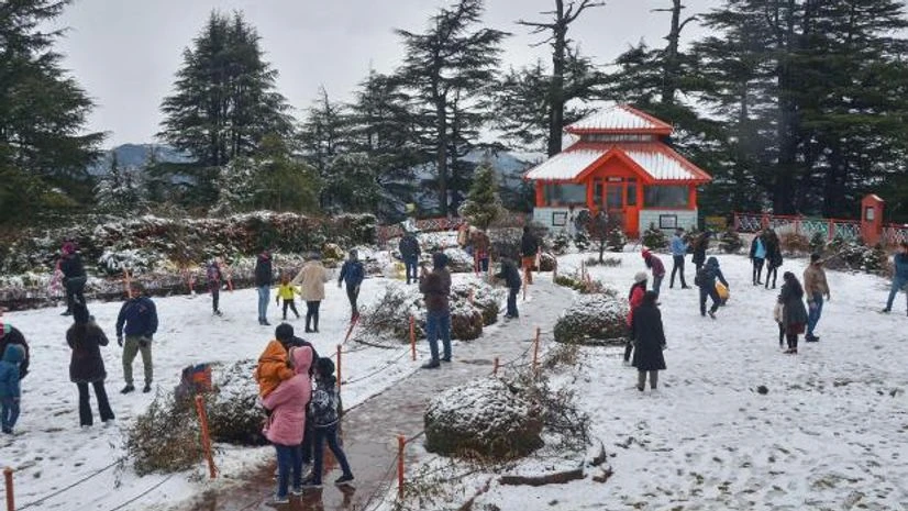 shimla Tourists during snowfall at Jakhu in Shimla (Photo: PTI)