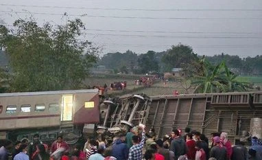 7 killed, 45 injured as Bikaner-Guwahati Express derails in Bengal Bikaner-Guwahati Express derails