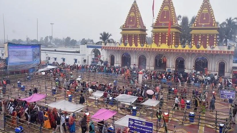 Gangasagar Mela Devotees wait outside Kapil Muni Temple to offer prayers after taking a holy dip in the Ganga river on the occasion of Makar Sankranti during the Gangasagar Mela at Sagar Island in South 24 Parganas district of West Bengal (Photo: PTI)