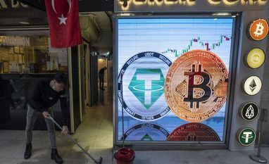 Bitcoin, Ether advance as Amazon share surge buoys tech stocks Bitcoin