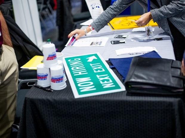 US employers shrug off omicron, add 467,000 jobs in January