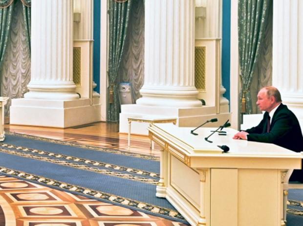 Rupee weakens, bond yields rise as Russia-Ukraine crisis deepens