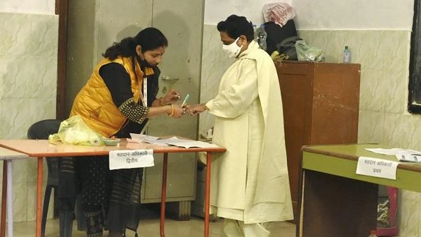 Mayawati, UP polls, UP elections BSP supremo Mayawati gets her finger marked with indelible ink as she prepares to cast her vote, during the fourth phase of UP Assembly elections, in Lucknow (Photo: PTI)
