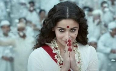 'Gangubai Kathiawadi' mints Rs 10.5 cr on opening day at box office Alia Bhatt