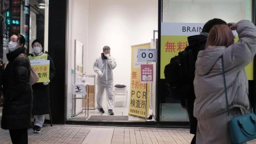 japan covid Pedestrians walk past a Covid-19 polymerase chain reaction (PCR) testing site in the Shinjuku district of Tokyo on Friday, Feb. 25, 2022. (Photo: Bloomberg)
