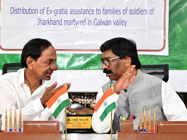 Jharkhand: No harm in KCR-Soren meet, but Congress cautious
