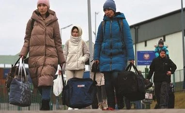 UK eases visa route for Ukrainian refugees stuck in France's Calais Ukraine