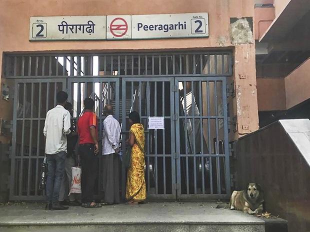 Technical snag delays services on 3 DMRC lines, commuters face hardship