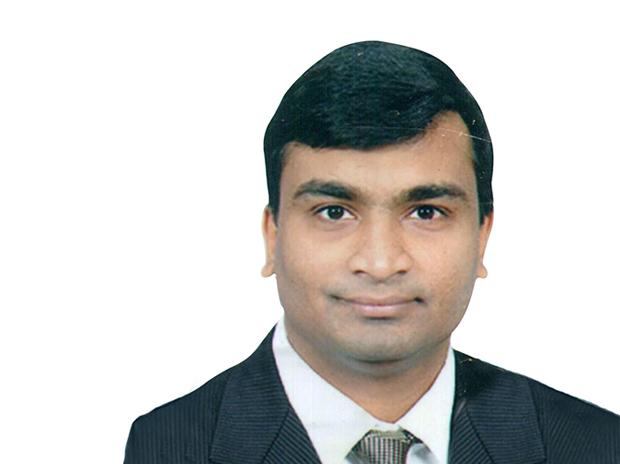 Worst phase of selling is over for Indian equities: Devarsh Vakil, HDFC Sec