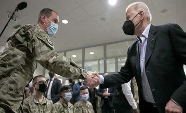Joe Biden in Poland to see US troops, Ukraine refugees US President Joe Biden meets with US Army soldiers assigned to the 82nd Airborne Division at the G2 Arena in Jasionka, near Rzeszow, Poland (Photo: Reuters)