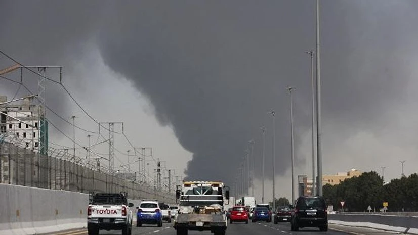 Cars drive as smoke billows from a Saudi Aramco's petroleum storage facility after an attack in Jeddah (Photo: Reuters) Cars drive as smoke billows from a Saudi Aramco's petroleum storage facility after an attack in Jeddah (Photo: Reuters)