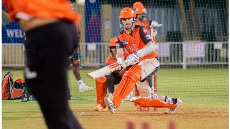 IPL 2022 SRH Williamson SRH captain Kane Williamson practicing sweep shot in nets ahead of match against LSG. Photo:@SunRisers