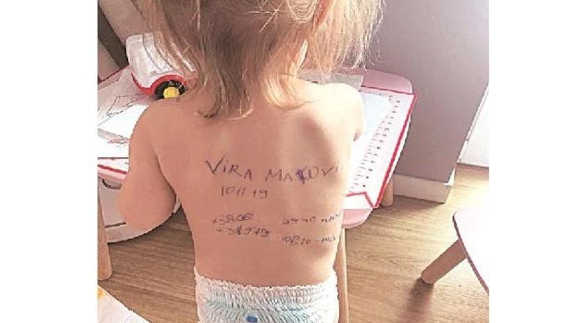 “Ukrainian mothers are writing their family contacts on the bodies of their children in case they get killed and the child survives. And Europe is still discussing gas”, wrote journalist Anastasiia Lapatina on Twitter PHOTO: TWITTER “Ukrainian mothers are writing their family contacts on the bodies of their children in case they get killed and the child survives. And Europe is still discussing gas”, wrote journalist Anastasiia Lapatina on Twitter PHOTO: TWITTER