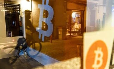 Crypto exchange Blockchain.com cuts 25% of its workforce, halts expansion bitcoin