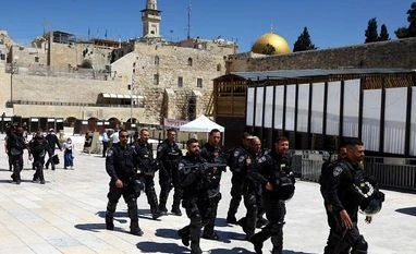 Clashes erupt at Jerusalem holy site during Ramadan, 152 Palestinians hurt Israel Palestinian violence