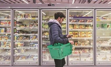 Canada's real GDP grows 3.8% in 2022 on back of post-pandemic revival inflation, shopping, economy