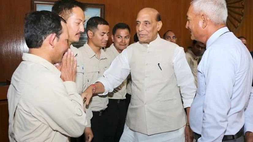 Rajnath Singh Tiranga Mountain Rescue Defence Minister Rajnath Singh interacts with the Tiranga Mountain Rescue (TMR) team in New Delhi. (Photo: Twitter/@rajnathsingh)