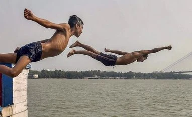 Heatwave in Bengal abating due to change in wind direction & moisture summer heatwave Bengal kolkata