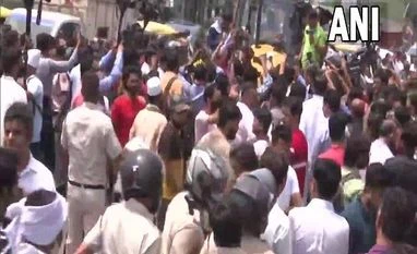 Anti-encroachments drive begins in Shaheen Bagh; locals continue protest Shaheen Bagh demolition drive