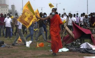 Sri Lankan army chief denies shoot-on-sight order at general public Sri Lanka