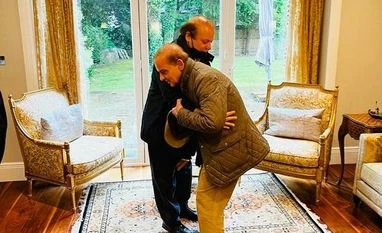 Pak PM meets older brother Nawaz in London amid mounting economic pressure Shehbaz Sharif, Nawaz Sharif