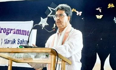 Manik Saha takes oath as Tripura's new CM; Biplab Deb, MP Bhowmick attend Manik Saha