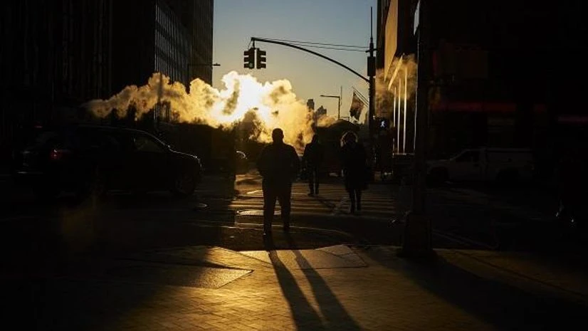 New York Stock Exchange, NYSE Steam rises as pedestrians cross a street near the New York Stock Exchange (NYSE). Photo: Bloomberg