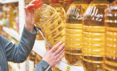 Edible oil makers to remove packing temp details to curb unfair practices Edible oil