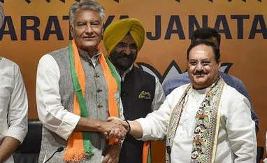Sunil Jakhar New Delhi: Former Punjab Congress President Sunil Jakhar being greeted by BJP President J P Nadda as he joins the party at the BJP headquarters, in New Delhi, Thursday, May 19, 2022. (PTI Photo)