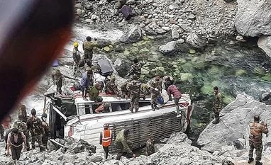 7 soldiers killed as vehicle falls into river in Tuktuk sector in Ladakh Ladakh Accident