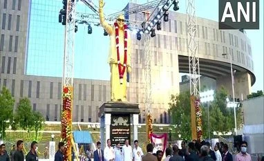 Vice President Naidu unveils late Karunanidhi's 16-ft tall statue in TN M Venkaiah Nadu, MK Stalin