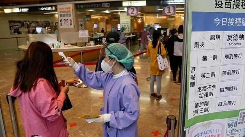 Taiwan covid. coronavirus There are currently more than 6.3 million still-active Covid-related policies and another million waiting for approval, according to the FSC. (Photo: Bloomberg)